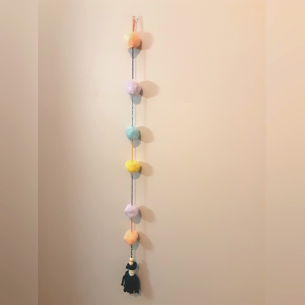 pompom wall hanger